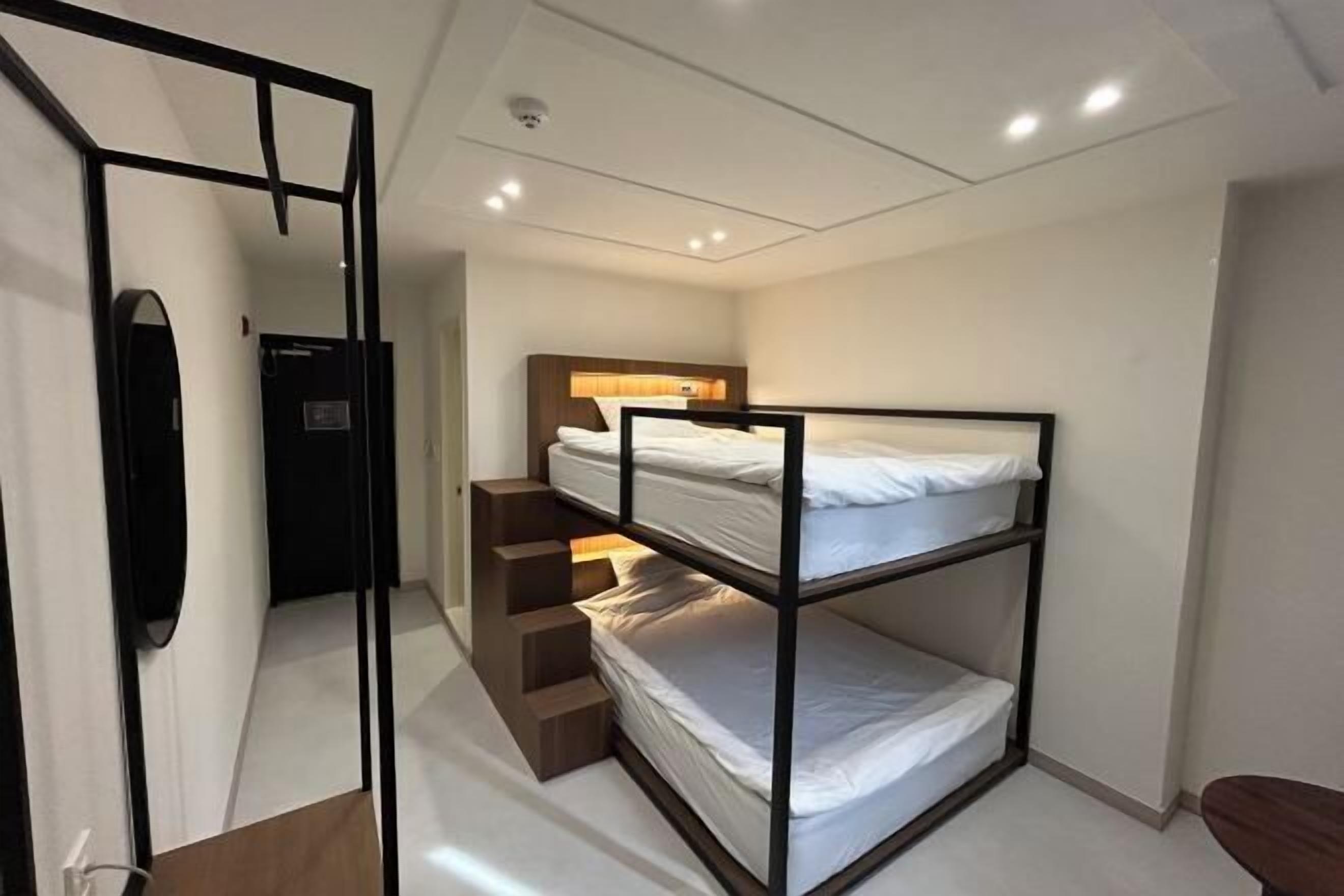 Individually decorated, individually furnished, laptop workspace