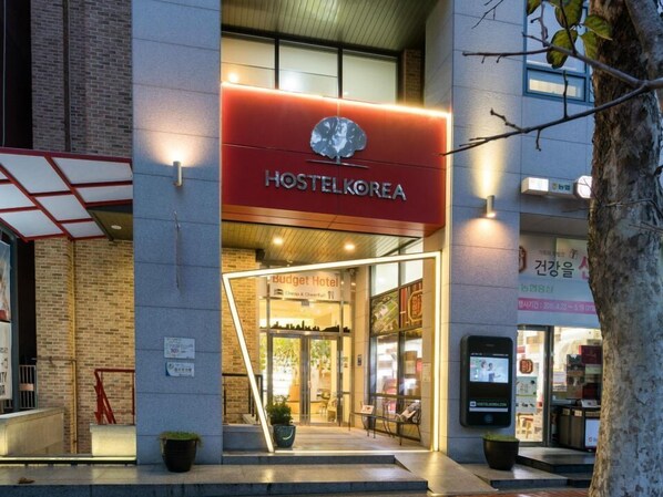 Exterior - Bound Hostel (Seoul)