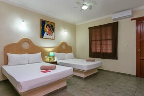 Hypo-allergenic bedding, blackout curtains, free WiFi - Koox City Garden Hotel (Playa del Carmen)