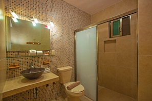 Standard Room | Bathroom