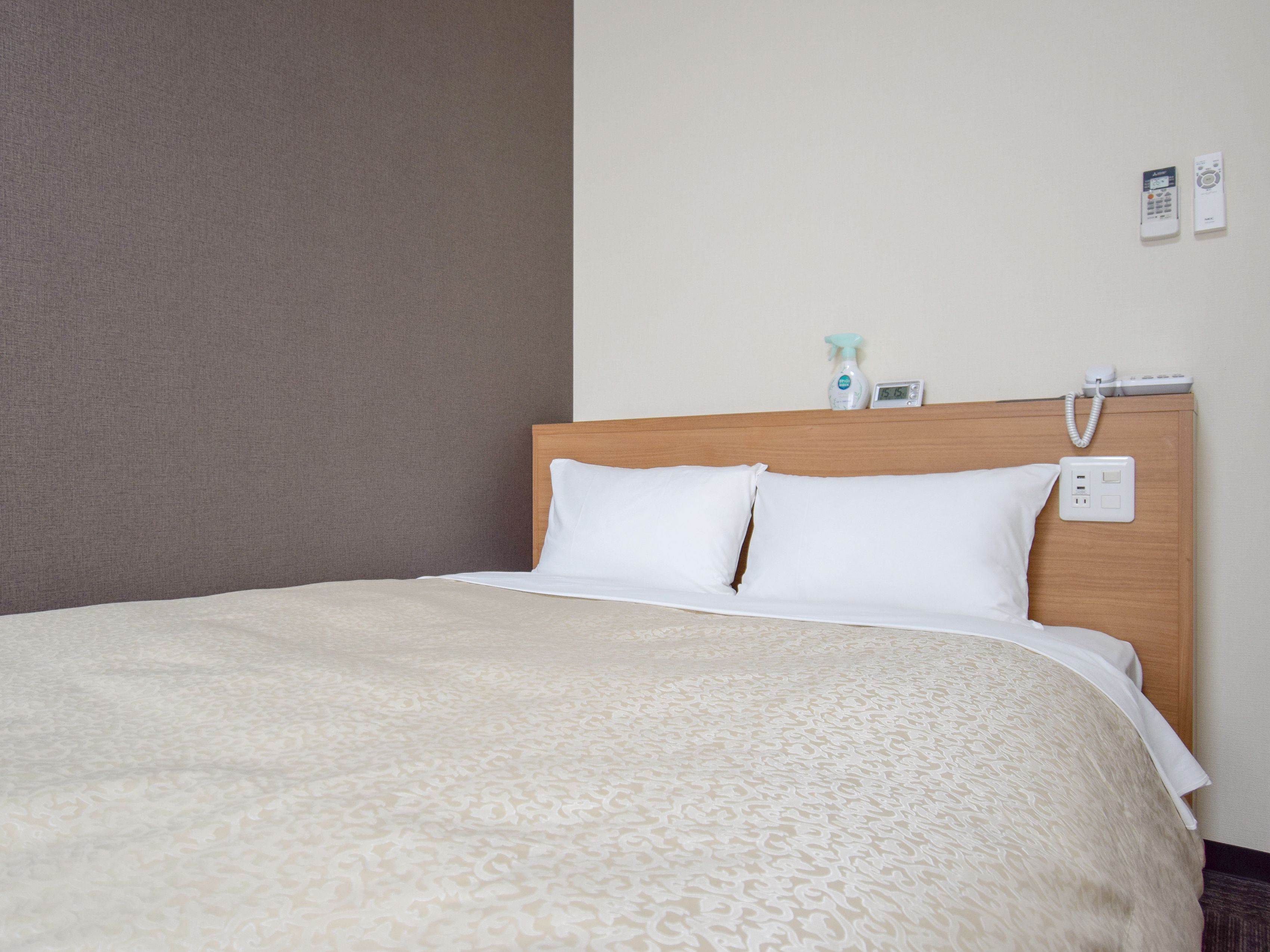 double room, 1 double bed, non smoking | 1 bedroom, down duvets, in-room safe, desk