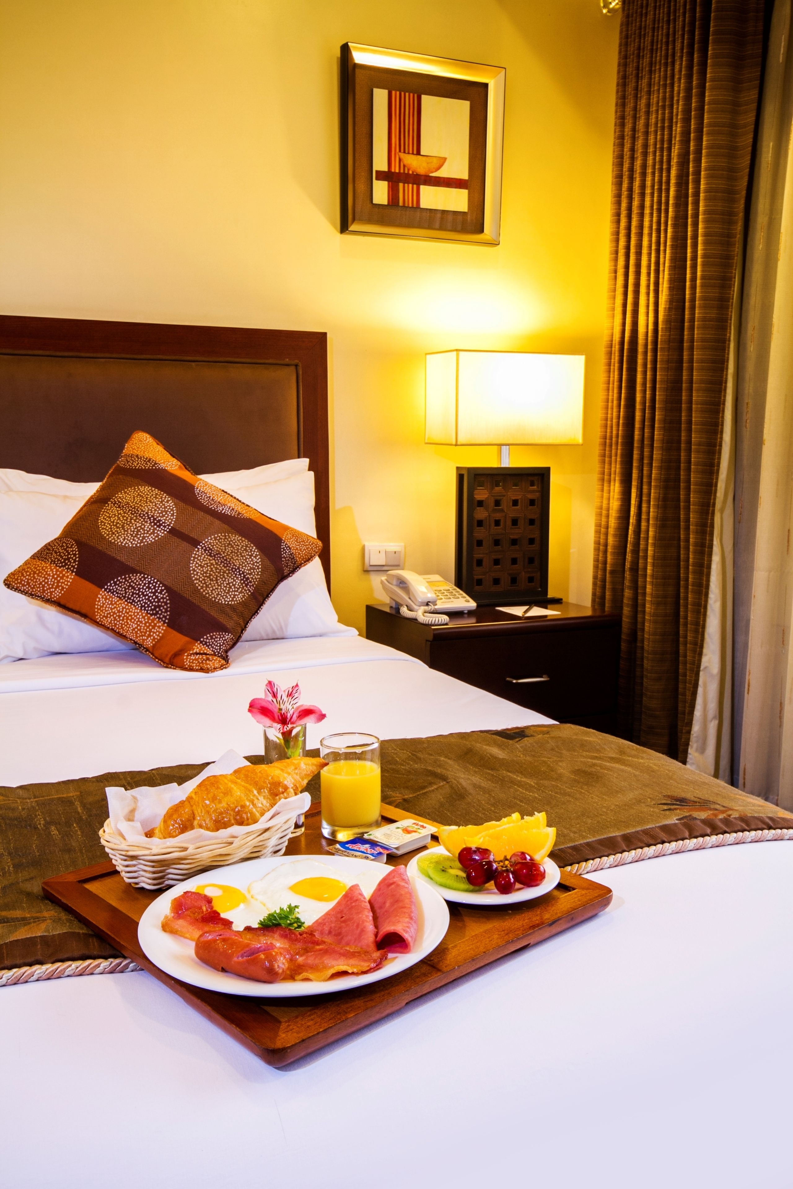 Deluxe Room | Minibar, in-room safe, desk, free WiFi