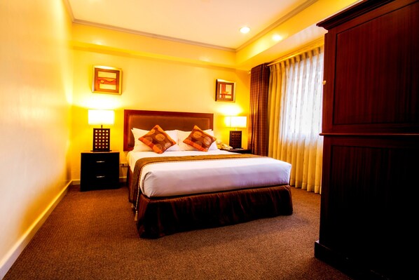 Deluxe Room | Minibar, in-room safe, desk, free WiFi - AIM Conference Center Manila (Makati)