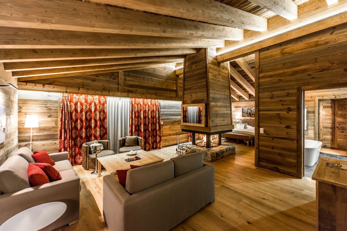 suite, mountain view | 1 bedroom, premium bedding, minibar, in-room safe