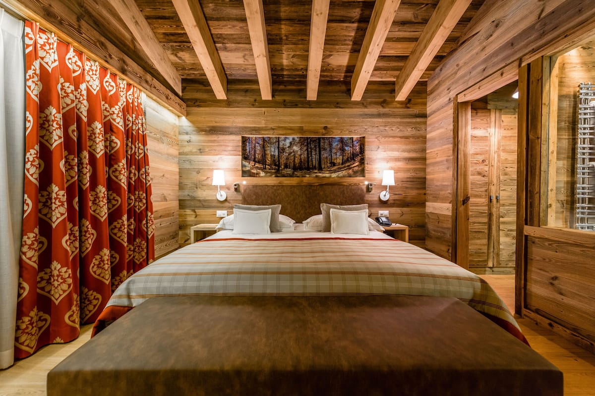 suite, mountain view | 1 bedroom, premium bedding, minibar, in-room safe