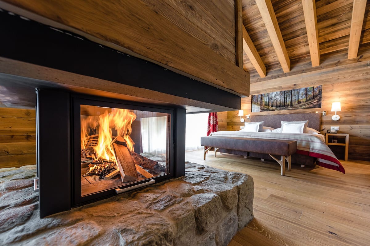 Suite, Mountain View | 1 bedroom, premium bedding, minibar, in-room safe