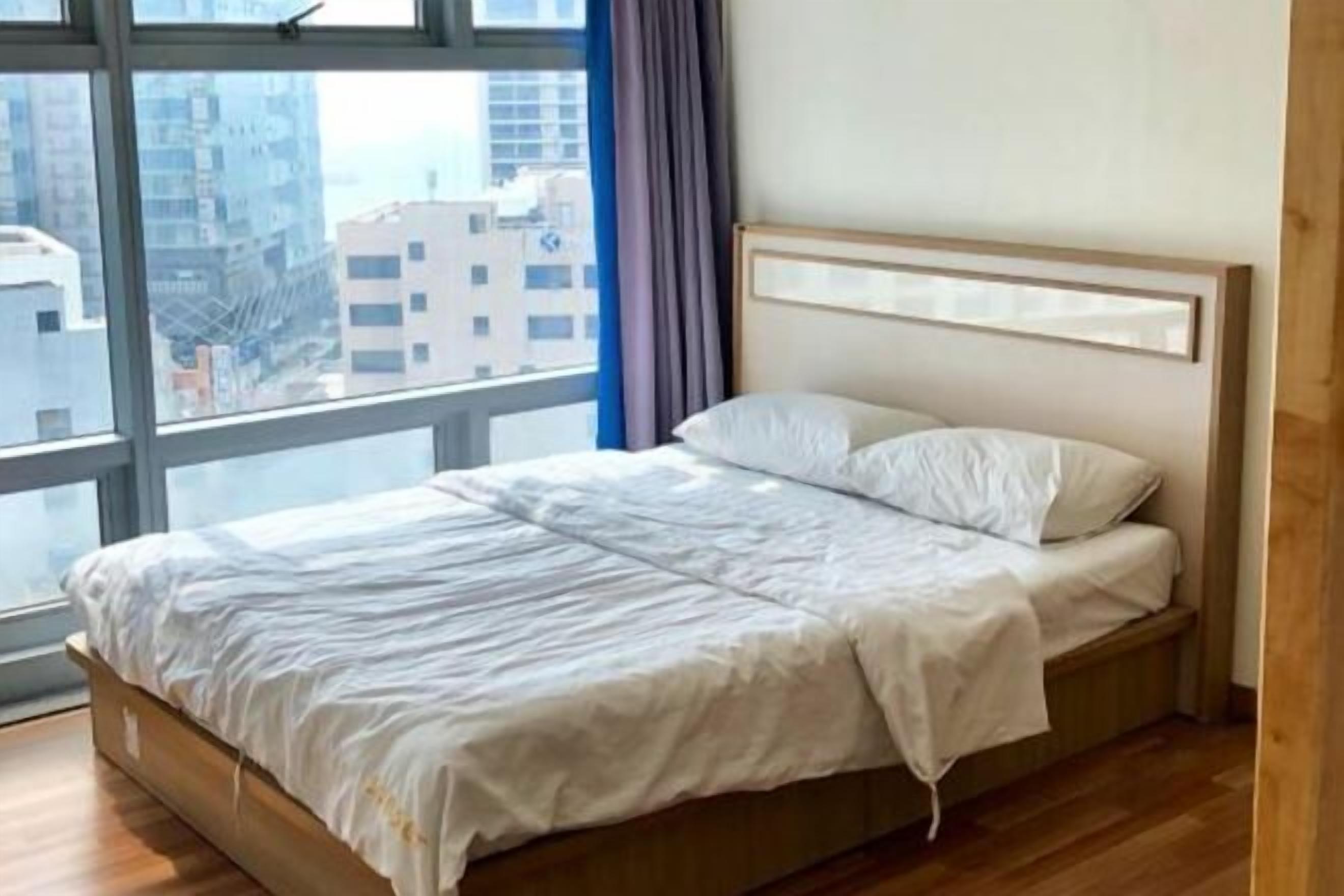 Cortinas opacas, tabla de planchar con plancha, wifi gratis