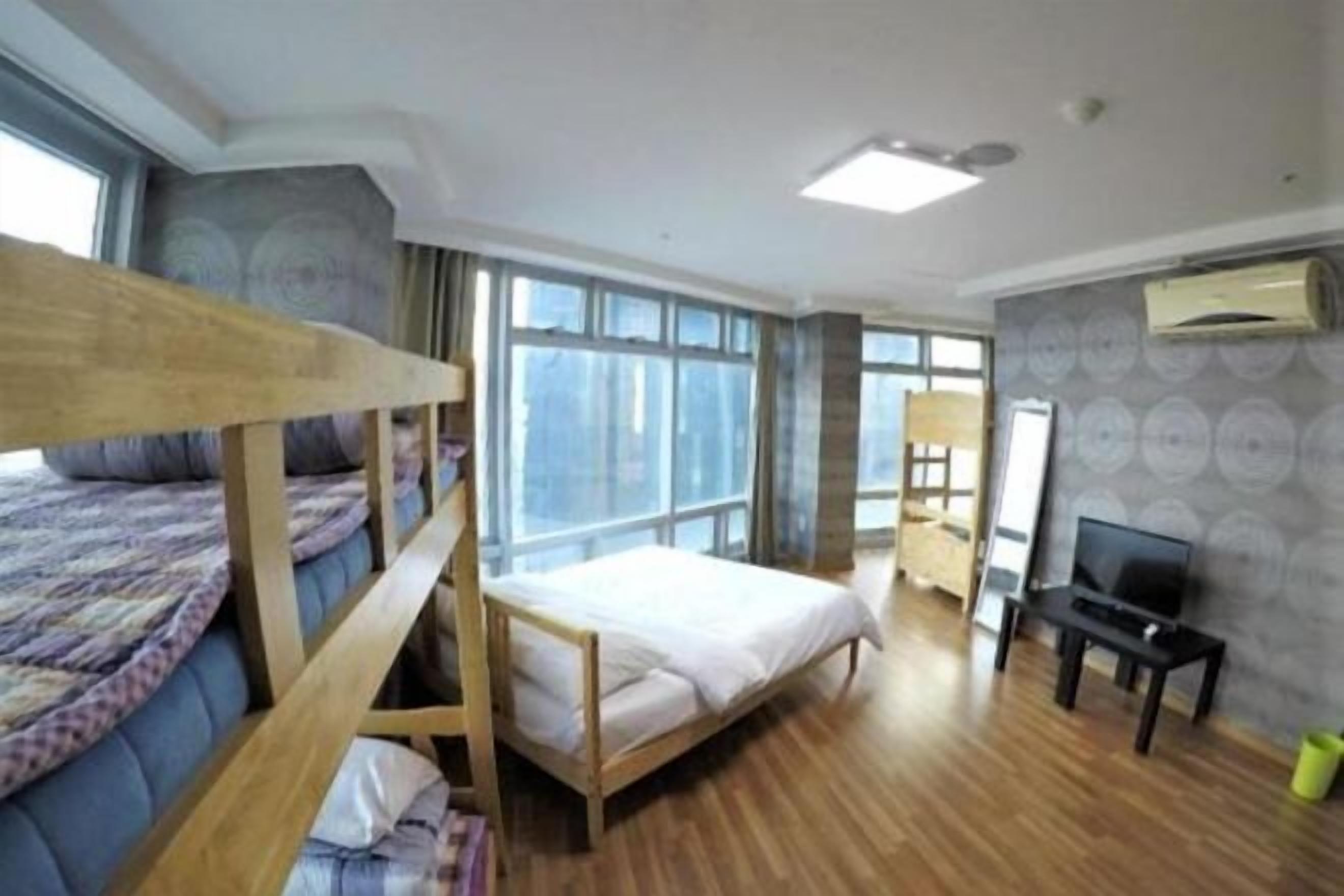 Cortinas opacas, tabla de planchar con plancha, wifi gratis