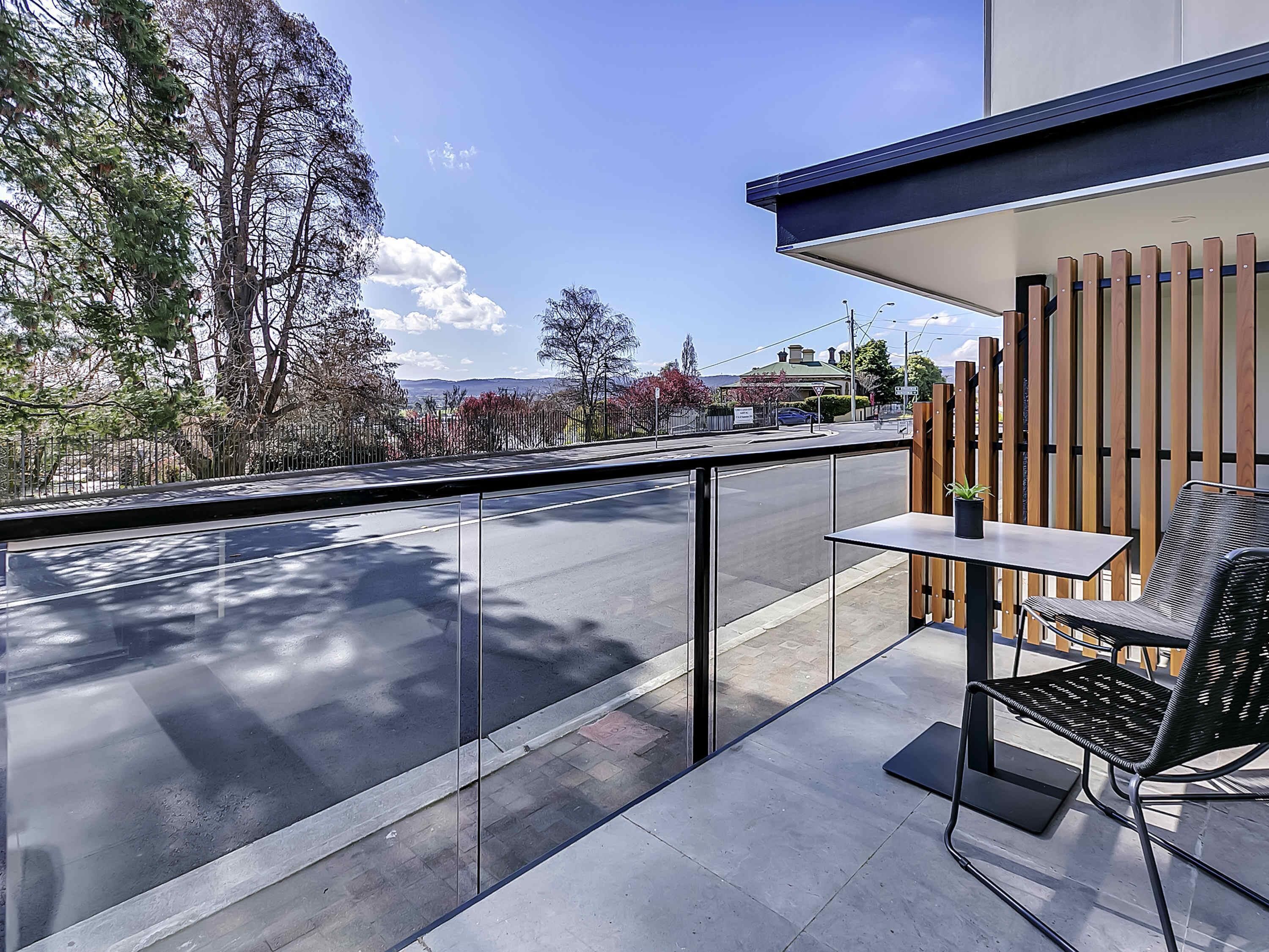 premium room, 1 king bed | premium bedding, down duvets, minibar, desk