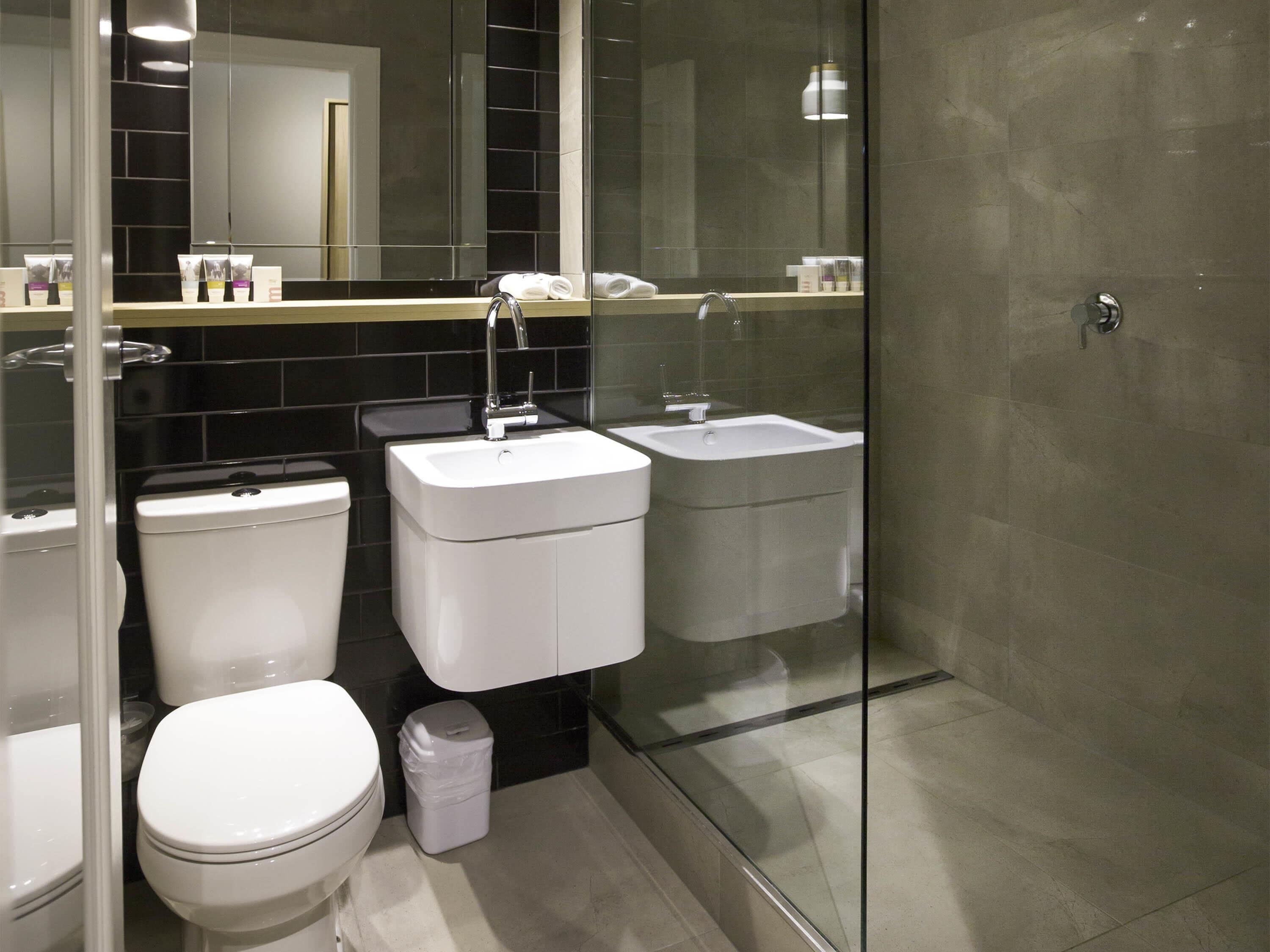 deluxe room, multiple beds | premium bedding, down duvets, minibar, desk