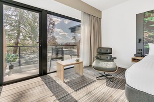 Premium Room, 1 King Bed