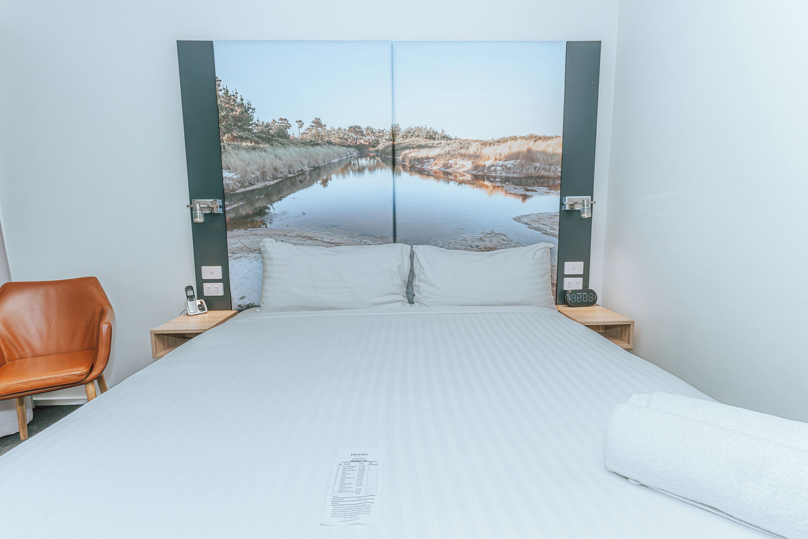 standard room, 1 king bed | premium bedding, down duvets, minibar, desk