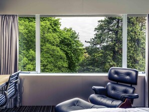 Superior Room, 1 Queen Bed | Premium bedding, down duvets, minibar, desk - Mercure Launceston (Launceston)