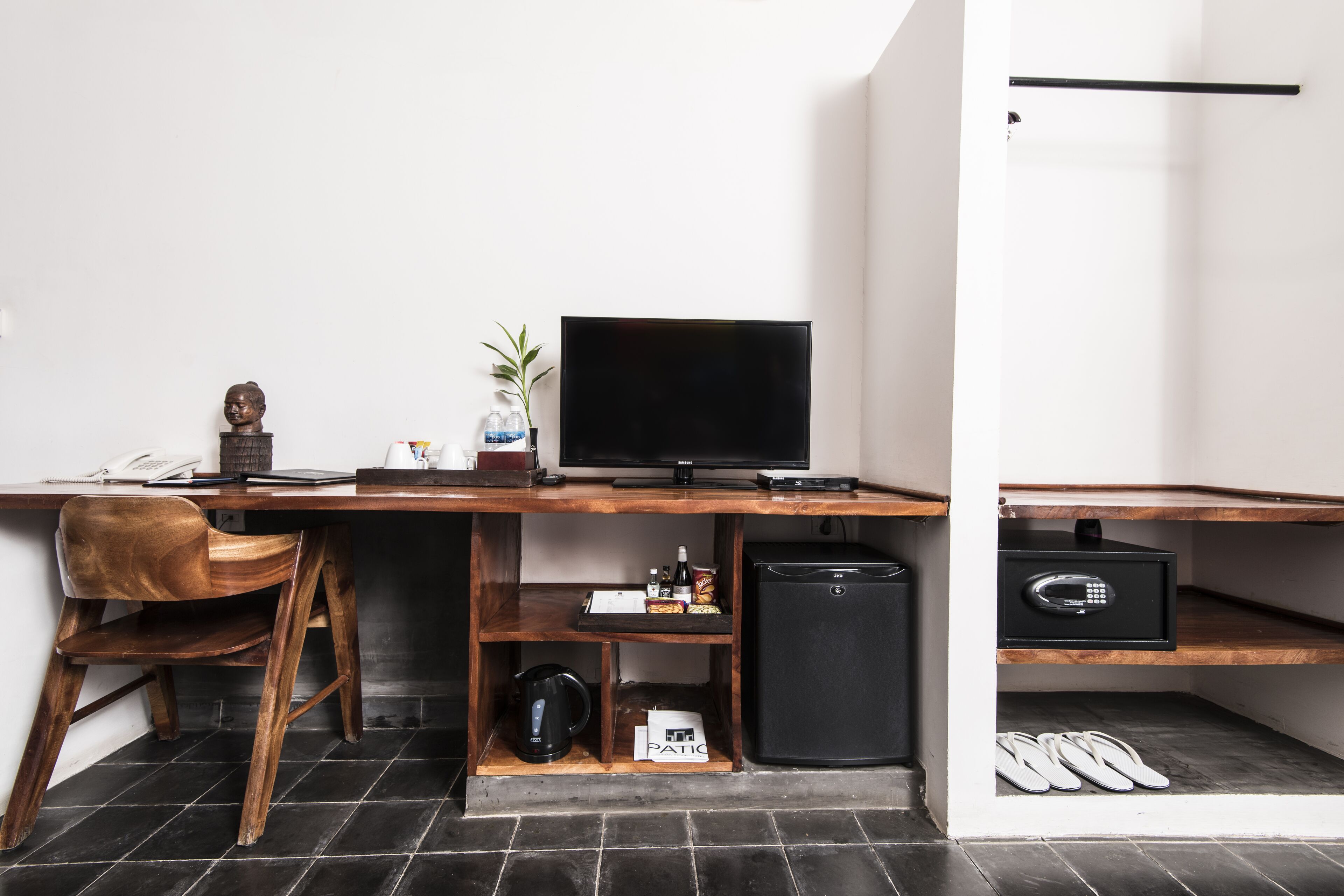 minibar, in-room safe, individually decorated, individually furnished
