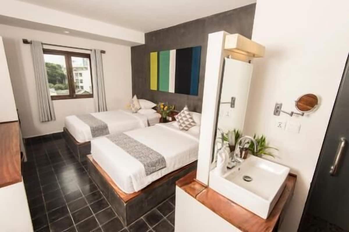 Minibar, in-room safe, individually decorated, individually furnished
