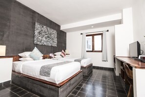 デラックス ツインルーム | ミニバー、セーフティボックス (室内)、客室ごとに異なる装飾、客室ごとに異なるインテリア