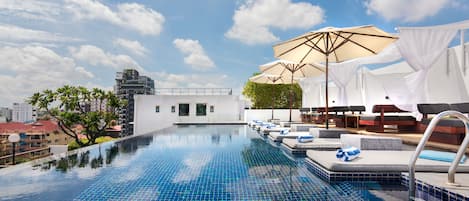 Outdoor pool, sun loungers