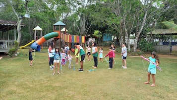 Zona de juegos infantil cubierta