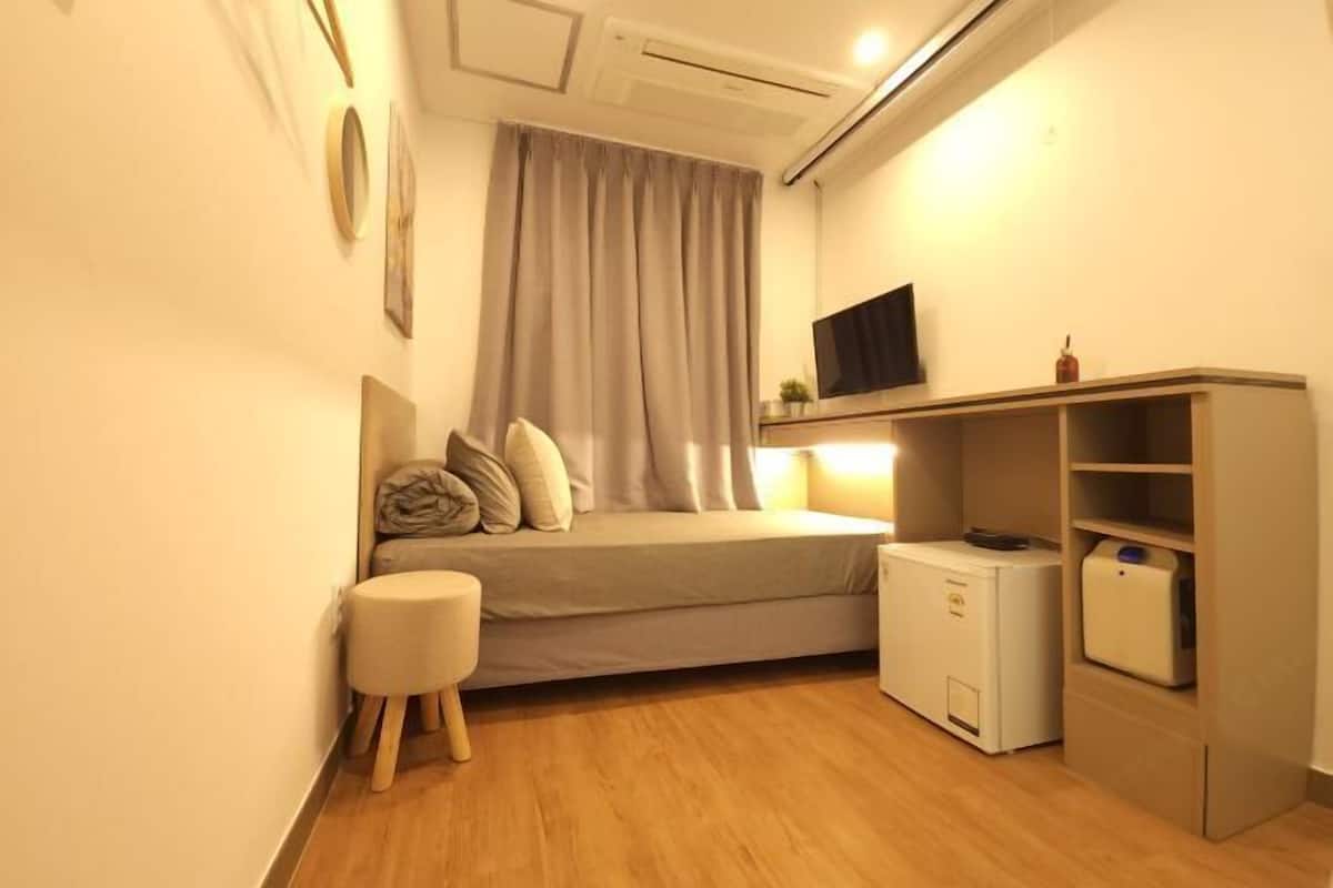 Down comforters, individually furnished, desk, free WiFi