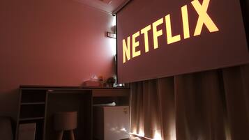 Dobbeltrom – deluxe | Dundyner, individuelt innredet, skrivebord og wi-fi (inkludert)