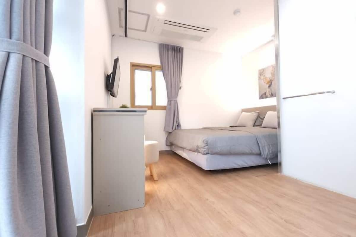 Down comforters, individually furnished, desk, free WiFi