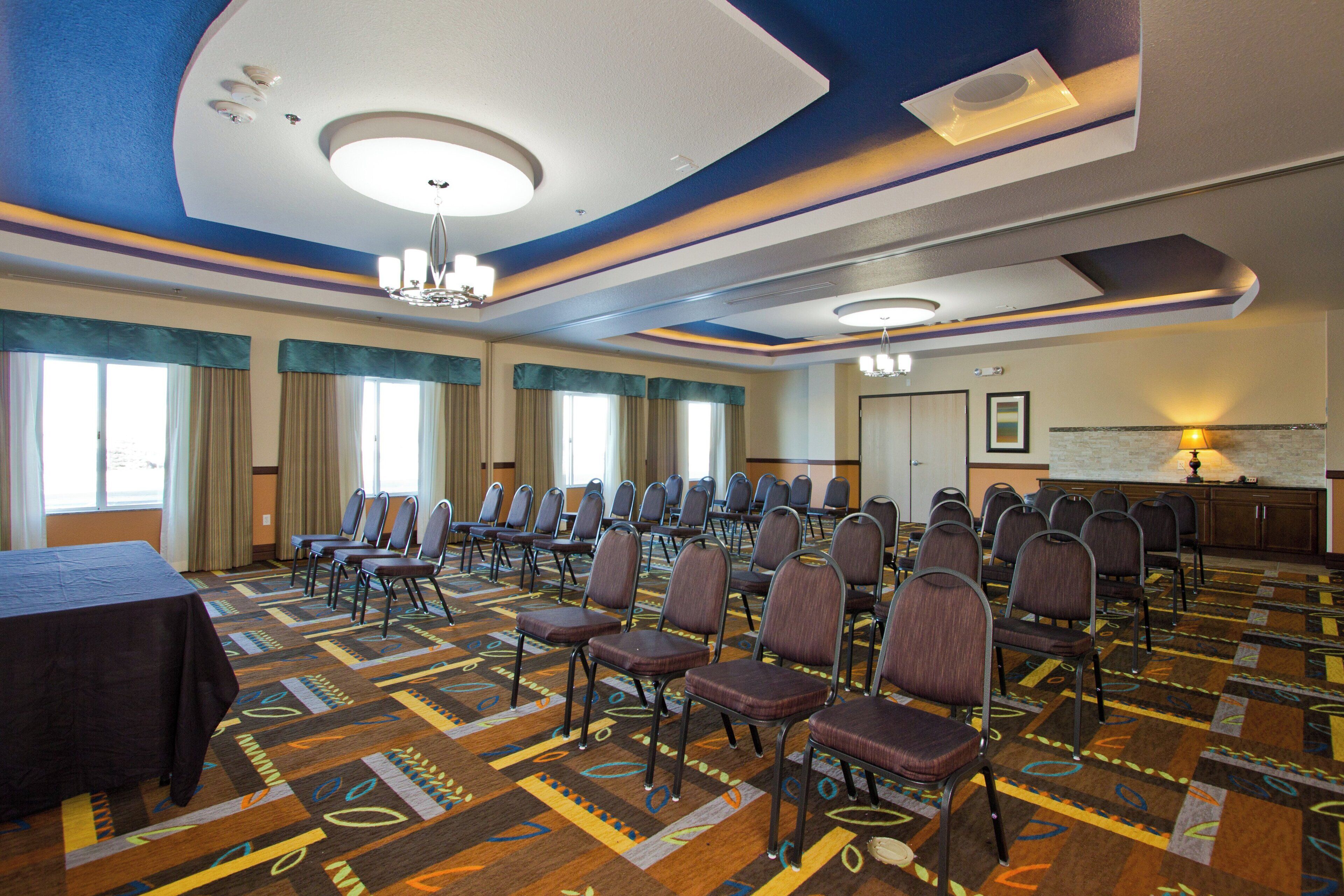 Photo - Holiday Inn Express and Suites Denver East Peoria Street by IHG