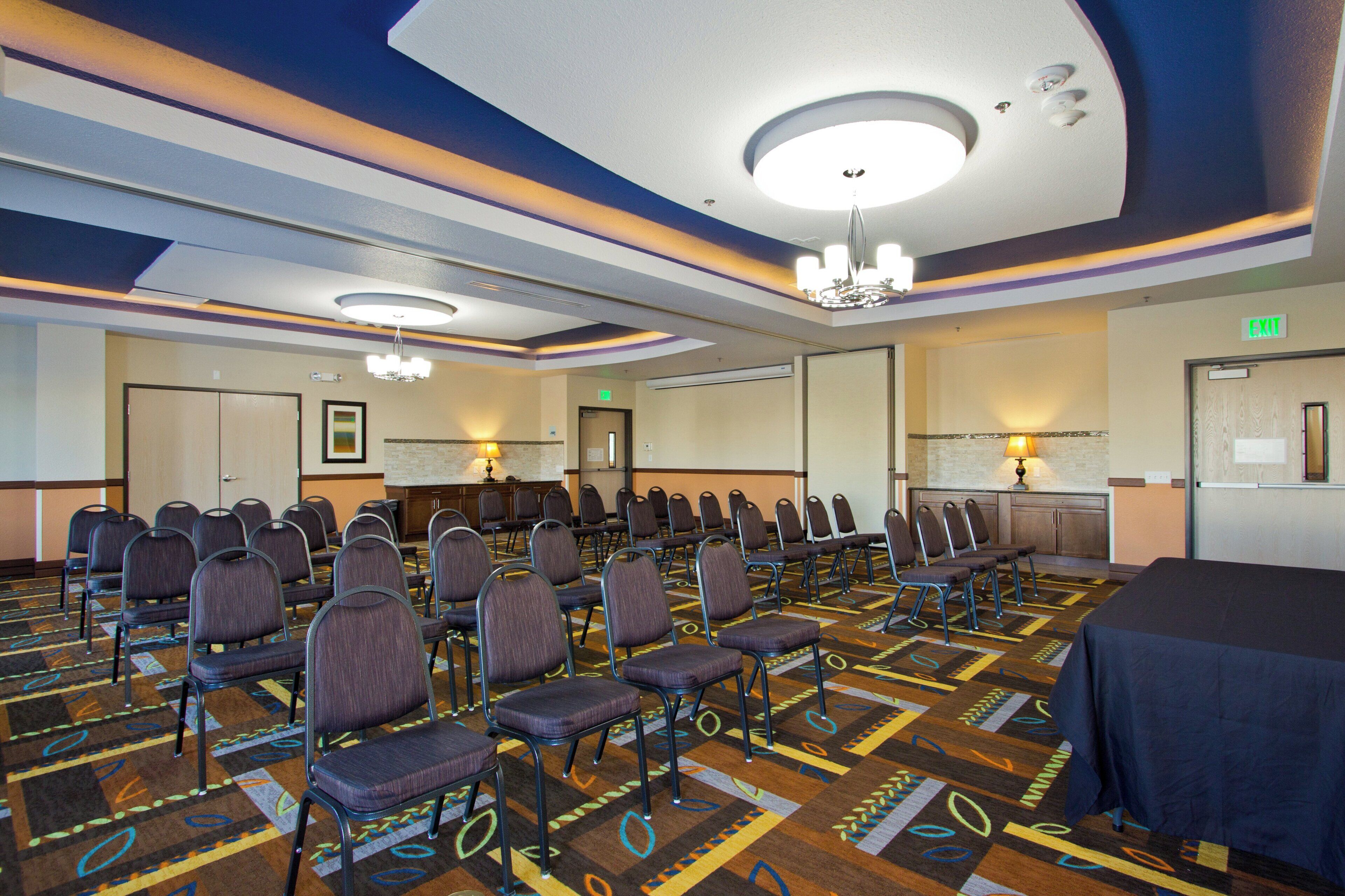 Photo - Holiday Inn Express and Suites Denver East Peoria Street by IHG