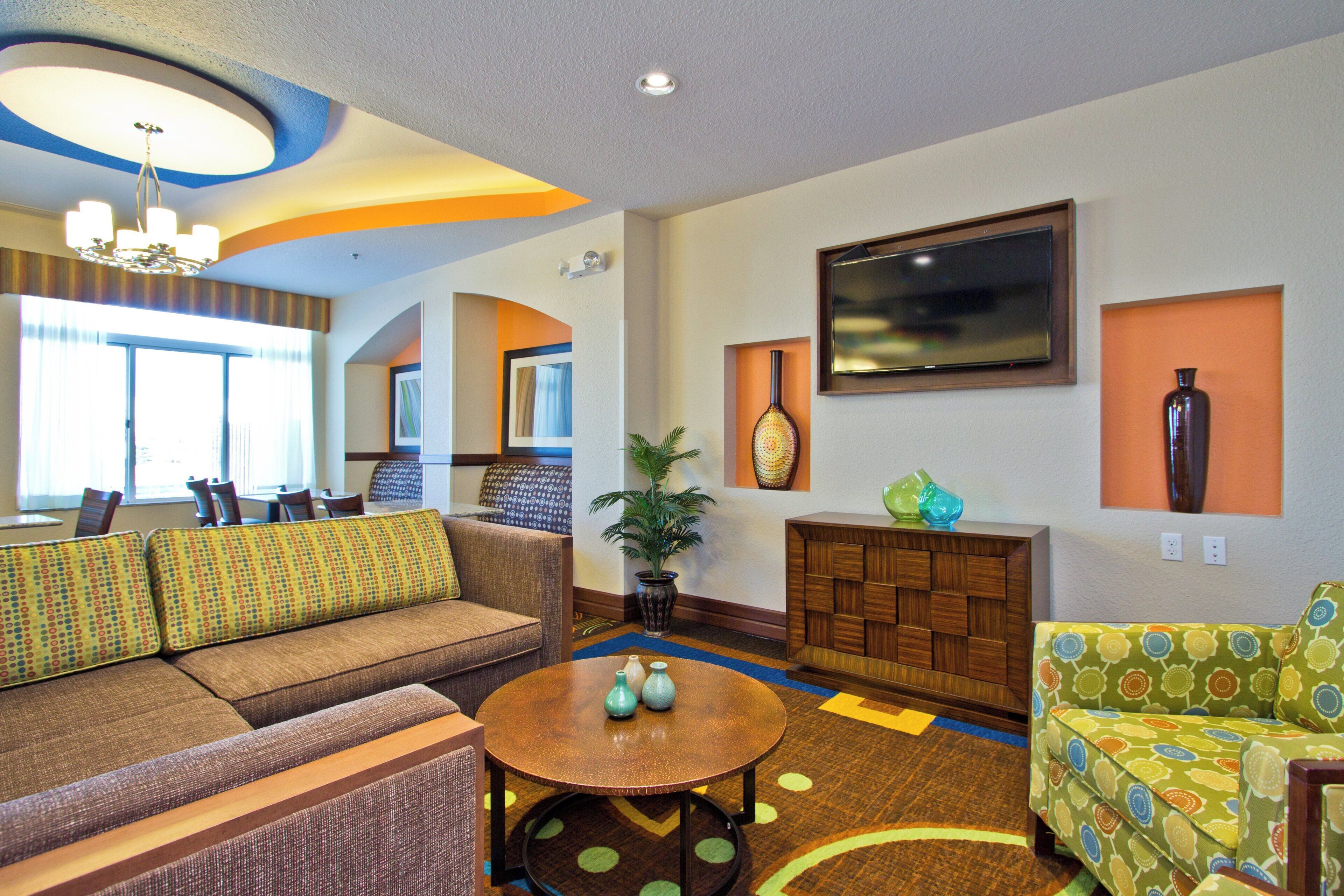 Photo - Holiday Inn Express and Suites Denver East Peoria Street by IHG
