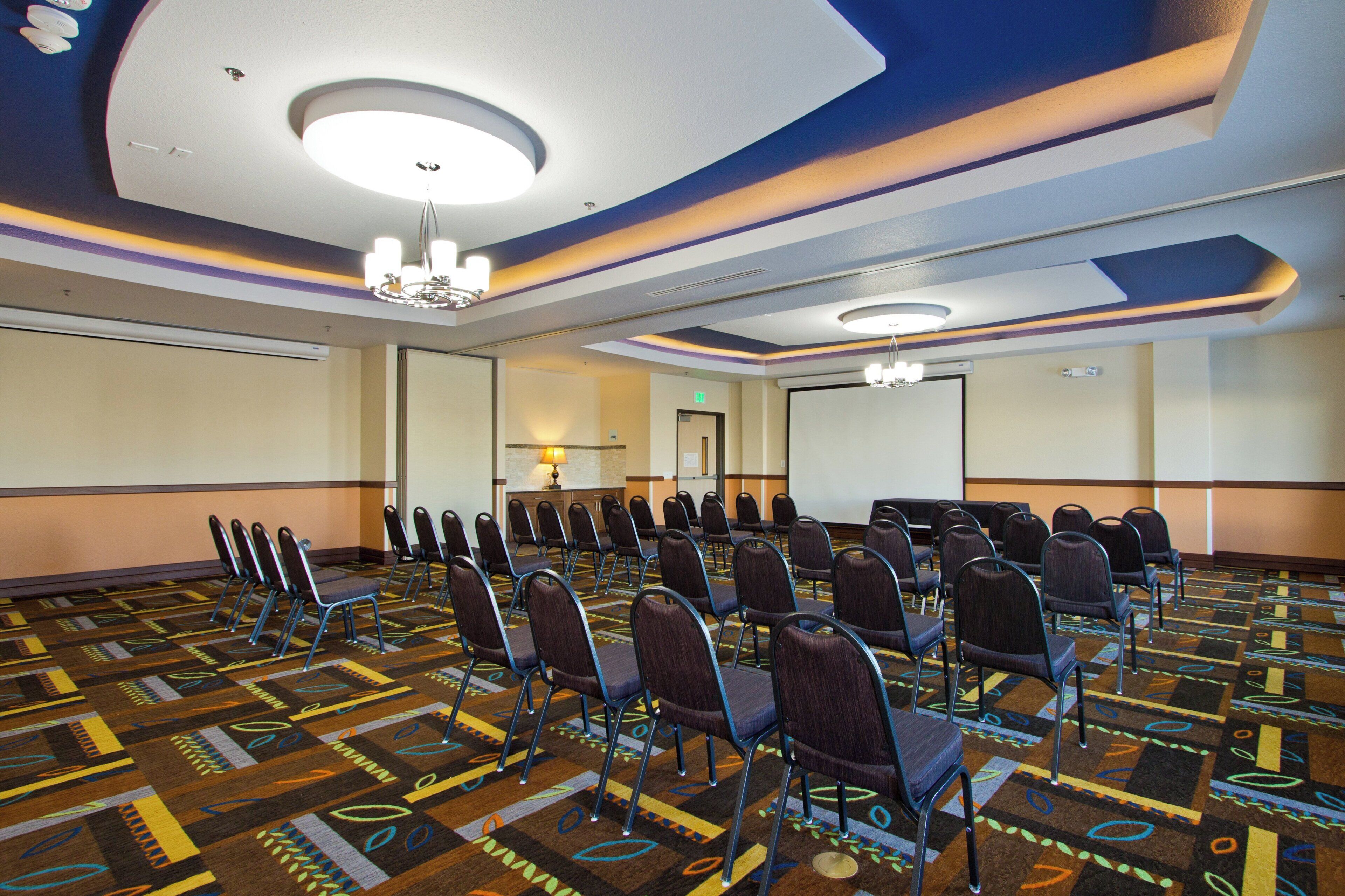 Photo - Holiday Inn Express and Suites Denver East Peoria Street by IHG