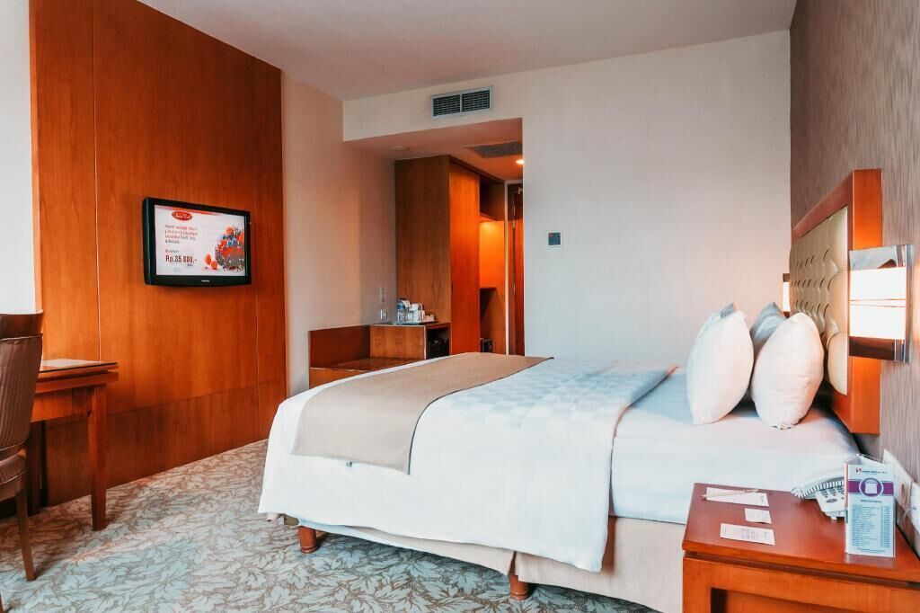 Hochwertige Bettwaren, Minibar, Zimmersafe, Schreibtisch