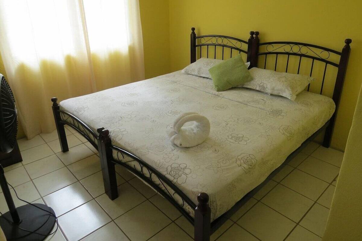 Standard Room | Desk, WiFi (free)