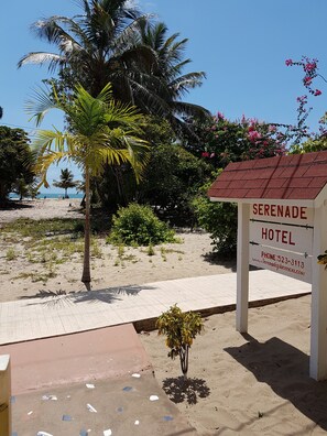 Playa en los alrededores y toallas de playa 