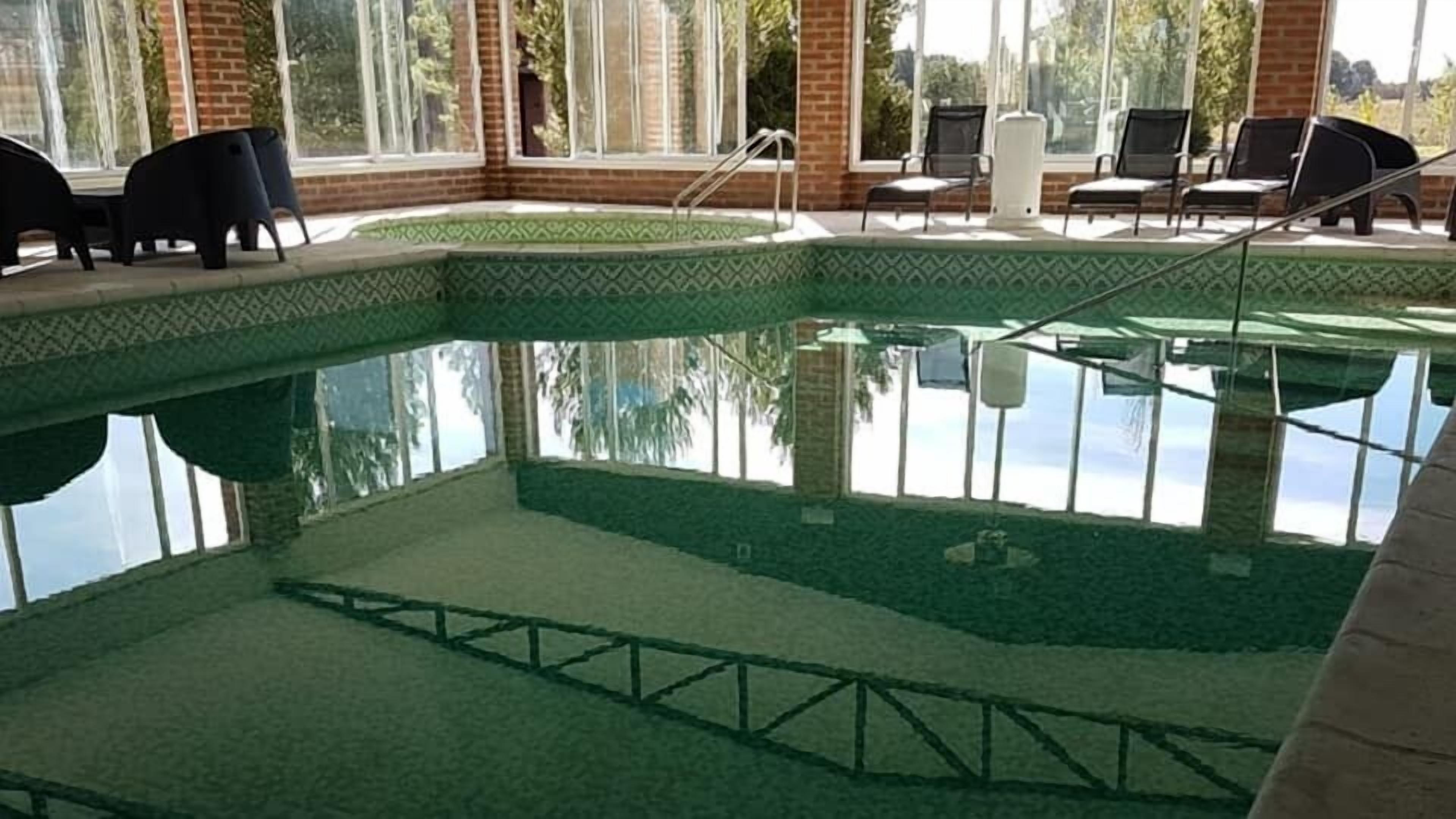indoor pool, 2 outdoor pools