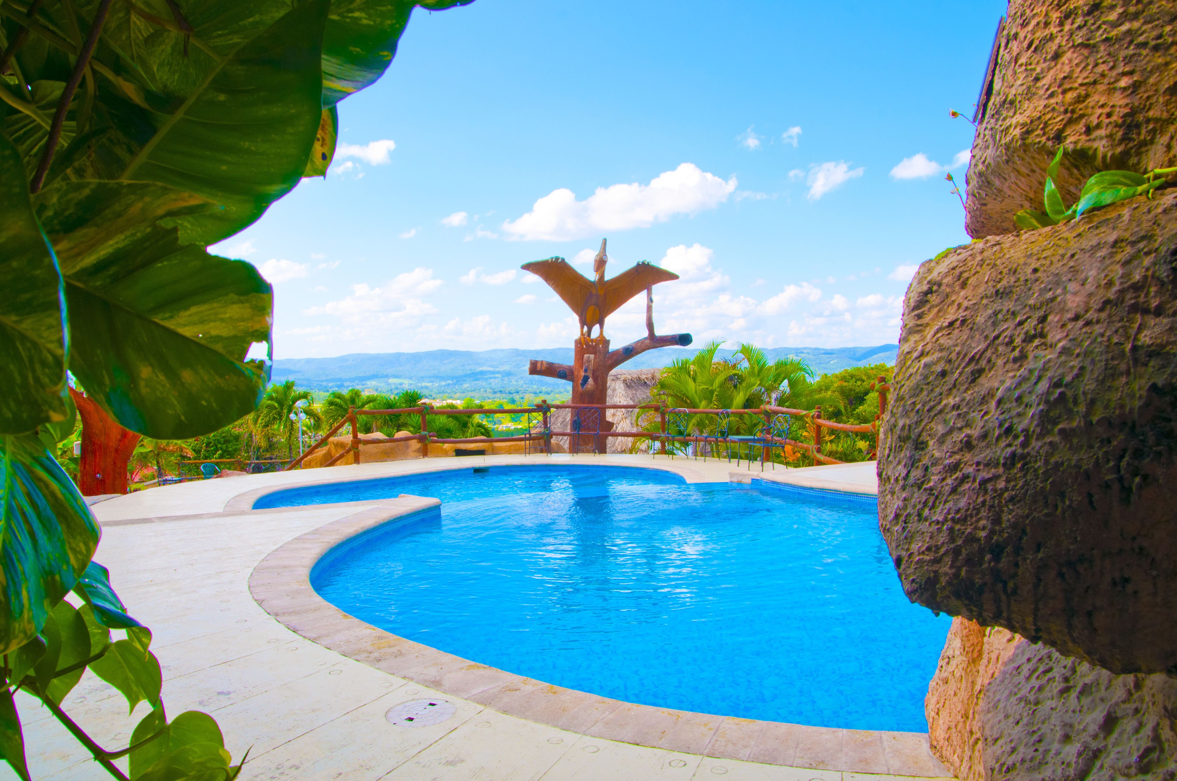 2 outdoor pools, pool loungers