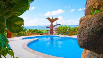 2 piscinas al aire libre, sillones reclinables de piscina