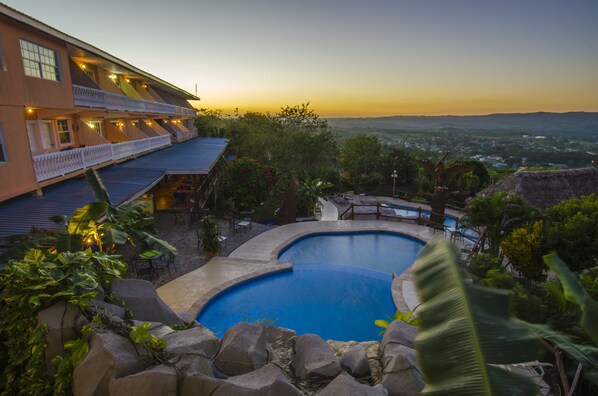 2 outdoor pools, sun loungers