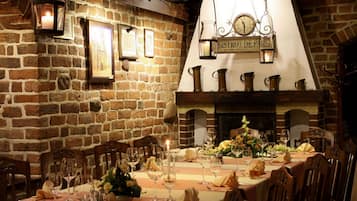 Se sirven desayunos, comidas, cenas y cocina francesa