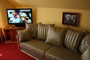 Deluxe Double Room, 1 King Bed with Sofa bed, Private Bathroom, City View (Air conditioning) | Premium bedding, Select Comfort beds, in-room safe - Hotel Petite Fleur - Adults only (Torun)