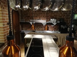 Se ofrece un desayuno los fines de semana (75 PLN por persona)