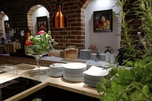 Continental breakfast on weekends (PLN 75 per person)