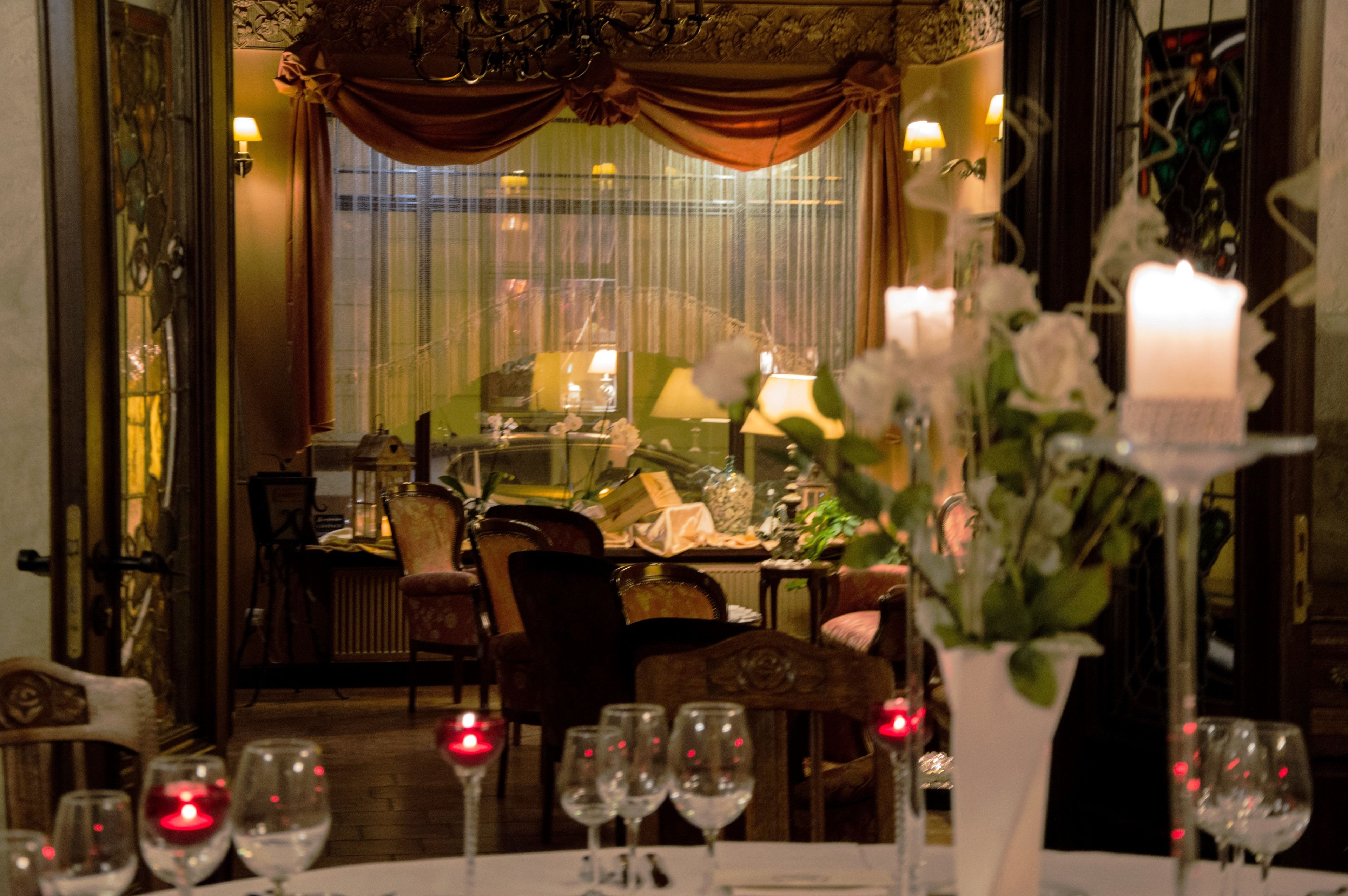 Breakfast, lunch, dinner served; French cuisine 