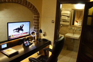 Habitación Business individual, 1 cama doble, Acceso al salón del club (Air conditioning) | Centro de negocios en la habitación