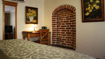 Habitación doble Confort, baño privado, vista a la ciudad (Air conditioning) | Ropa de cama de alta calidad y camas Select Comfort