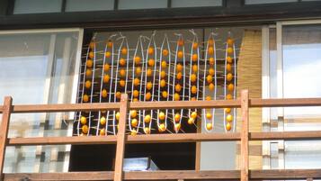 Traditional-Zimmer, Mehrere Betten, Nichtraucher (accompanied by Female Guest) | Balkon