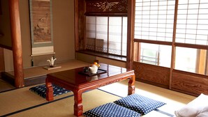 A traditional Japanese room with tatami flooring, a low wooden table, and a shoji screen window. - Hotobil (Nara)