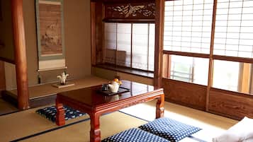传统客房, 多张床, 无烟房 (accompanied by Female Guest) | 1 多间卧室、熨斗/熨衣板、免费 WiFi