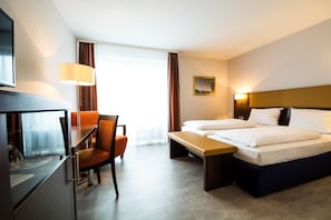 Literie hypoallergénique, surmatelas, rideaux occultants, Wi-Fi gratuit