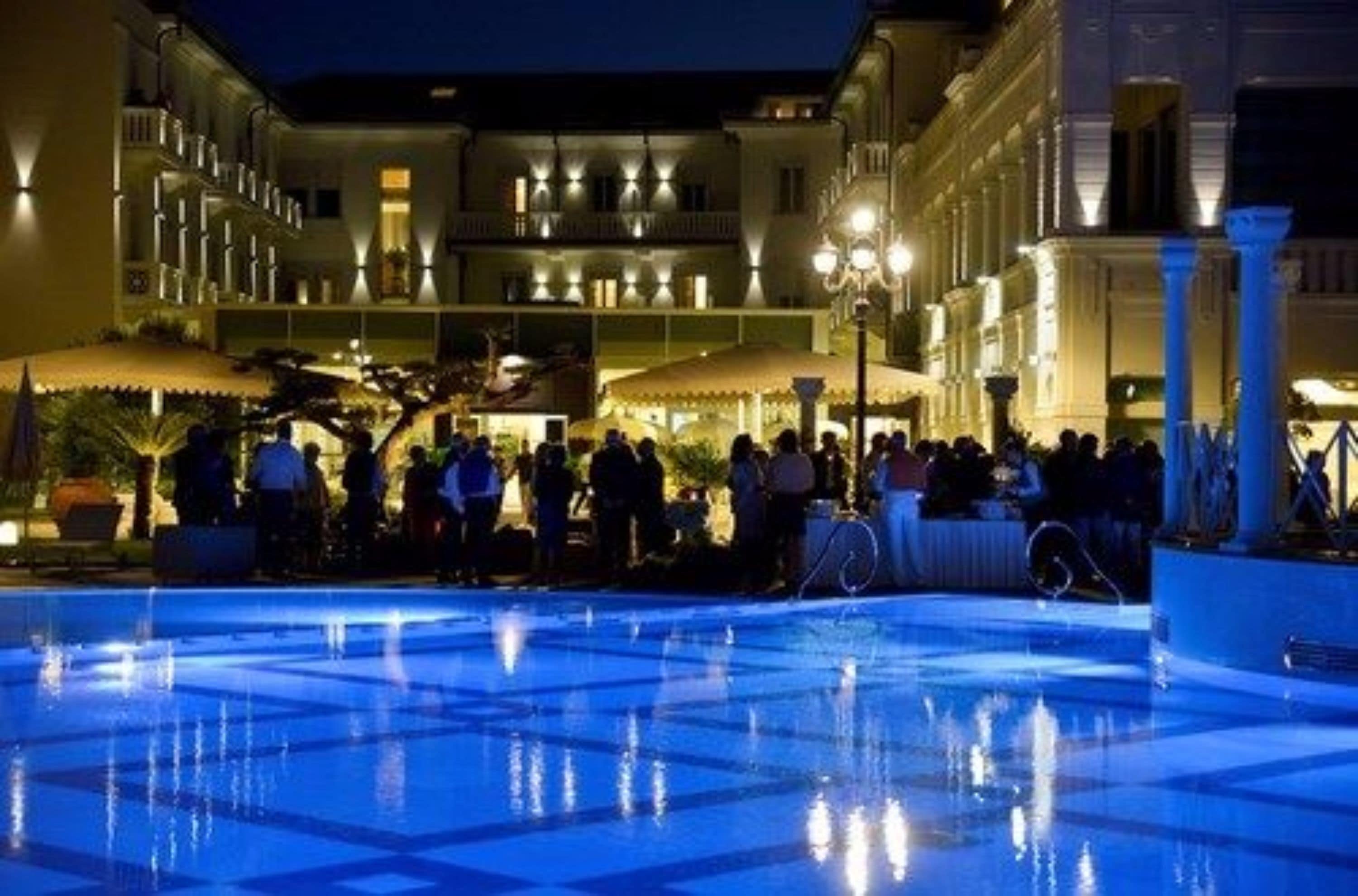 Piscina coperta, piscina all'aperto