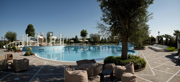 Indoor pool, outdoor pool