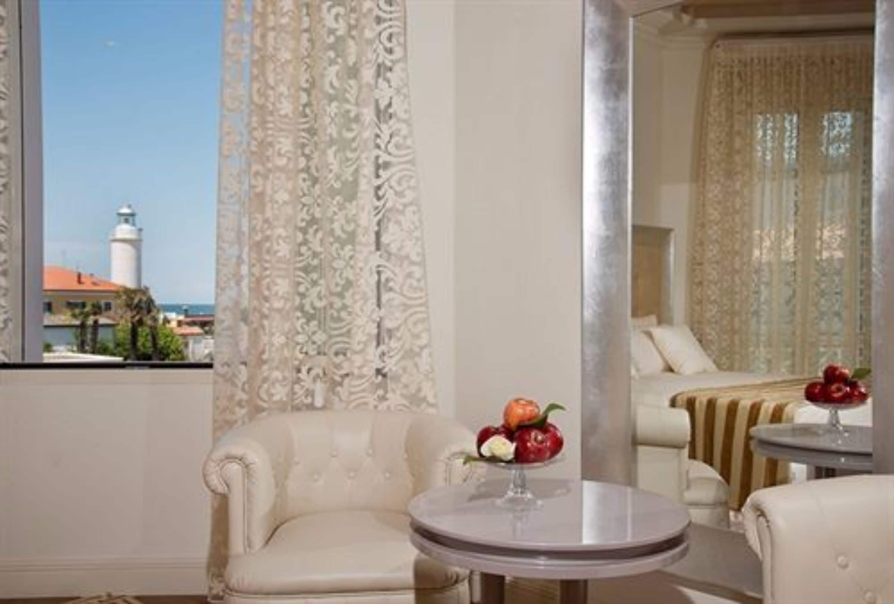 junior suite (2 pax) | 1 bedroom, in-room safe, desk, soundproofing